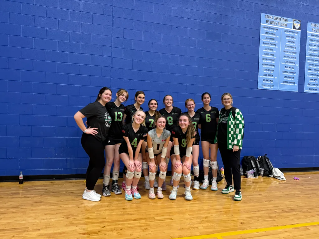 Club volleyball travel season begins! Abby and I took an adventure to Nashville with Sophie and Laurie. Team won 1 of 3 on Saturday and then won their bracket on Sunday. In between, we enjoyed exploring Nashville and Franklin. 