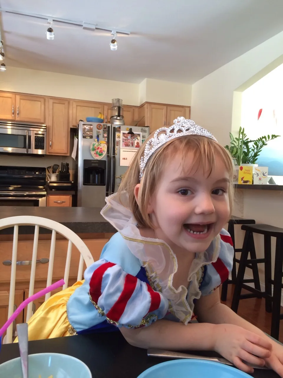 At lunch today, the girls all decided they wanted to try some of the lettuce from my mixed greens salad. Gwen, of course, liked all of it, including pieces with Greek dressing. Abby was amazed that she liked “the green kind (baby romaine), dry.” Josie was indifferent. She preferred her clementines and noodles. Abby insisted I take a picture to tell her Papa. This was a momentous occasion!