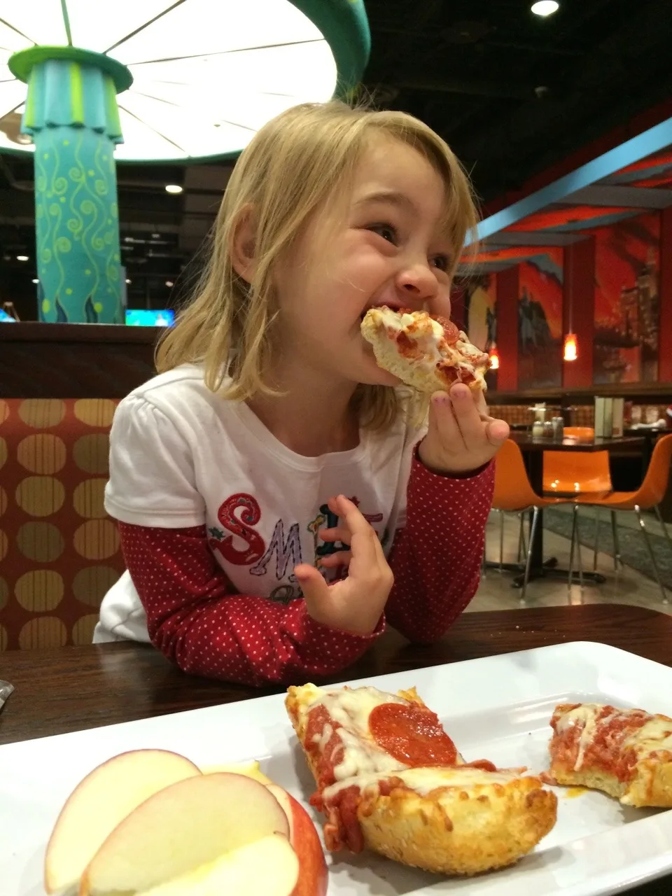 There’s a Mellow Mushroom in Hyde Park Plaza! Abby and I had a mother-daughter date there after her (first) dentist appointment. The restaurant was awesome, but I’m sad to report that Abby has a cavity. Bummer.