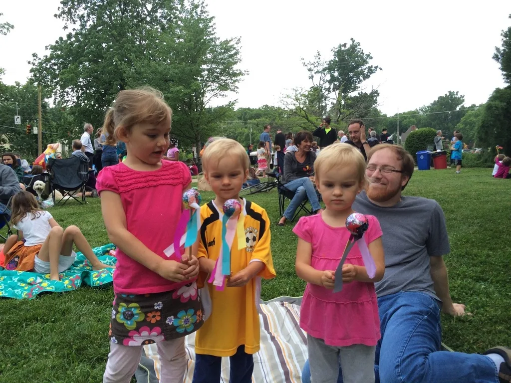 We enjoyed the music of the Comet Bluegrass All-stars and some art-making at the Clifton Cultural Arts Center tonight. Gwen and Josie thought the comet wands they made were perfect for sibling whacking.