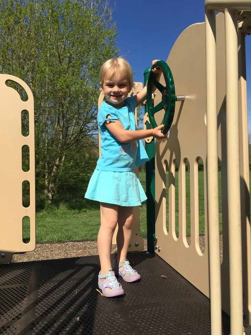 It was a double park day for us! We visited two lovely Indian Hill parks. Camp Livingston in the morning and (King) Stephan Field in the afternoon.