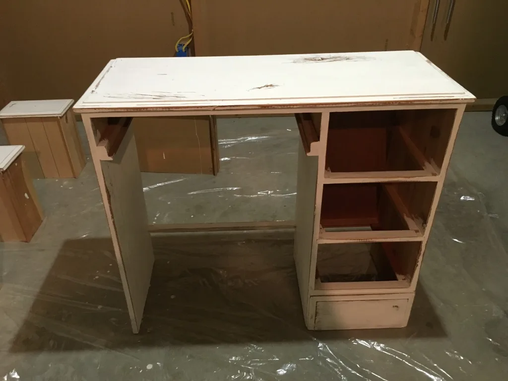 We finished Abby’s desk. We think it looks pretty good!