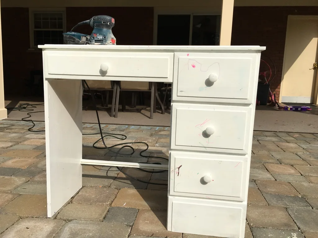 We finished Abby’s desk. We think it looks pretty good!