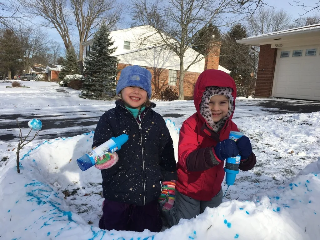 Ambitious cookie-selling, more happy fort-building, and enthusiastic movie-recommending - all part of a good Sunday.