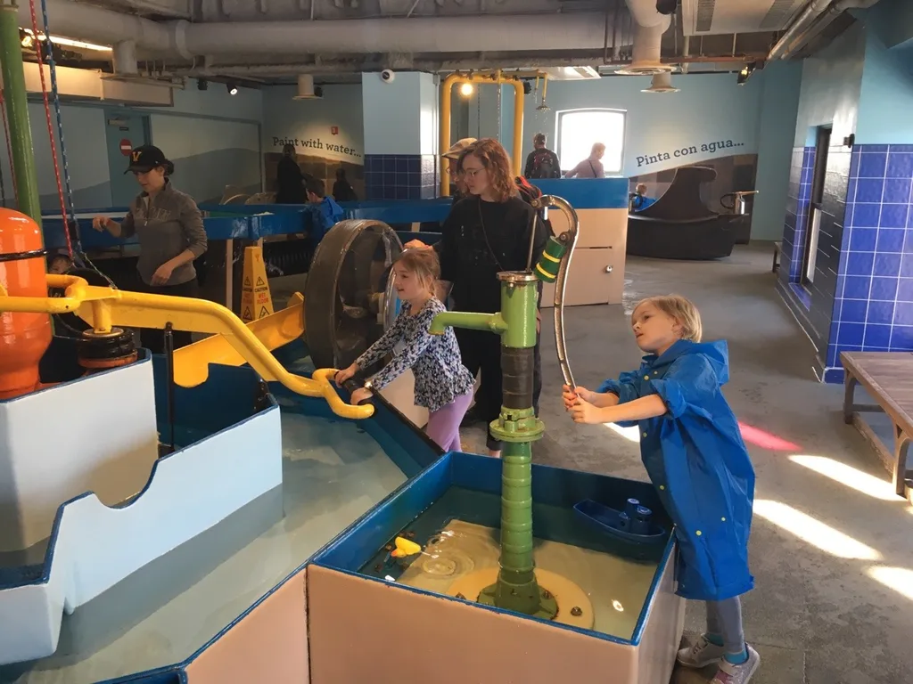 I think we now understand why Clara likes Chicago so much. Day 2 was loads of fun! We loved the highly interactive Chicago Children’s Museum!