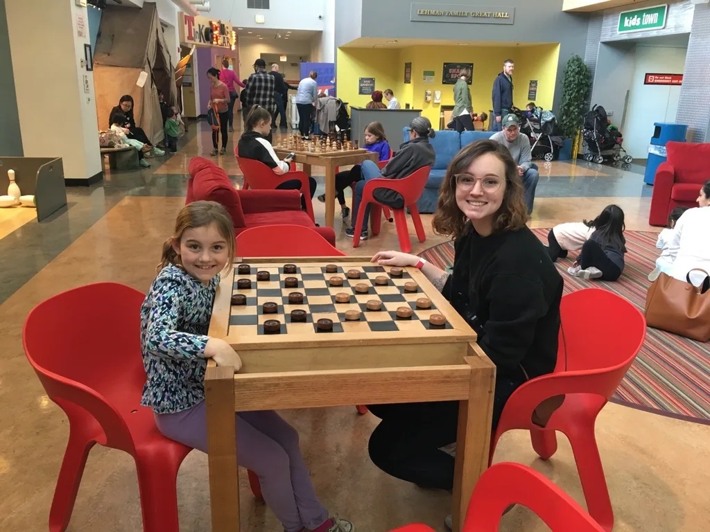 I think we now understand why Clara likes Chicago so much. Day 2 was loads of fun! We loved the highly interactive Chicago Children’s Museum!