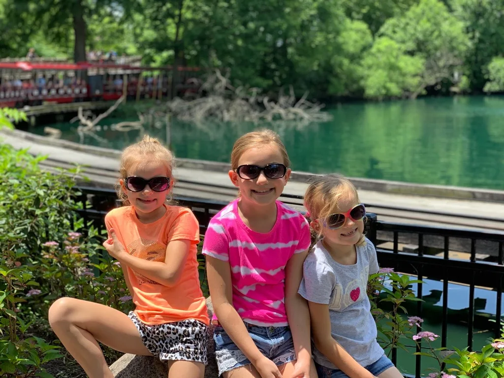 Summer adventure list: a trip to the zoo to see the “goat show” and bird show. They loved it when Eunice suddenly recognized them during the show.