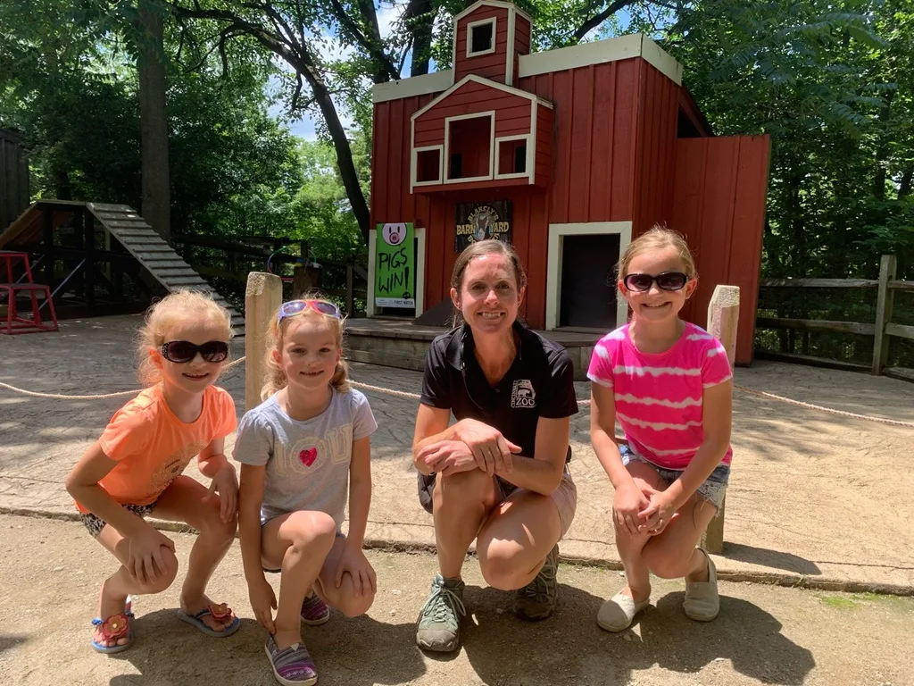 Summer adventure list: a trip to the zoo to see the “goat show” and bird show. They loved it when Eunice suddenly recognized them during the show.